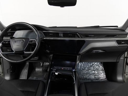 Used 2021 Audi e-tron Premium w/ Convenience Plus Package image 27