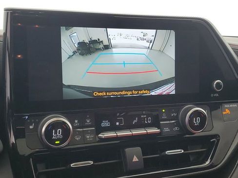Used 2024 Toyota Highlander XSE FWD image 31