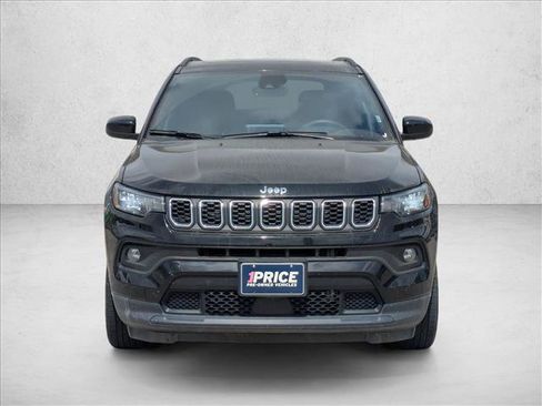 Used 2025 Jeep Compass Latitude w/ Sun & Sound Group image 2