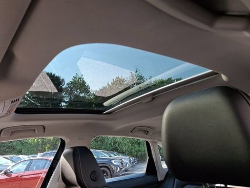 Certified 2023 Volkswagen Jetta SE w/ Panoramic Sunroof Package FWD image 21