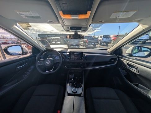 Used 2024 Nissan Rogue SV image 31