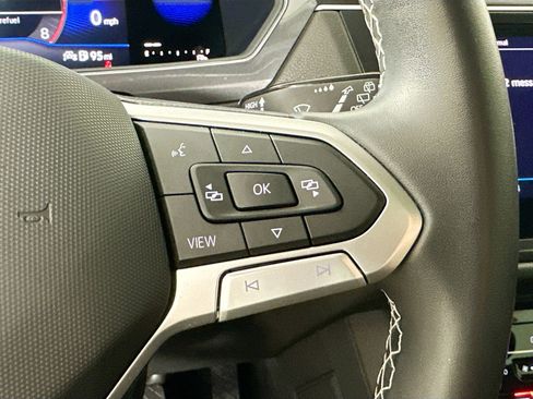 Used 2022 Volkswagen Tiguan SE image 19