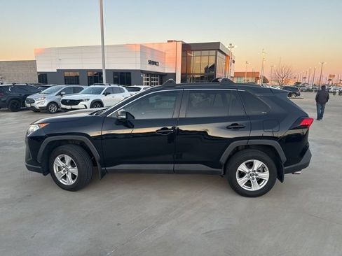 Used 2020 Toyota RAV4 XLE w/ Convenience Package image 8