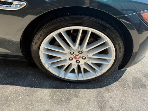 Used 2016 Jaguar XF Prestige AWD/4WD image 10