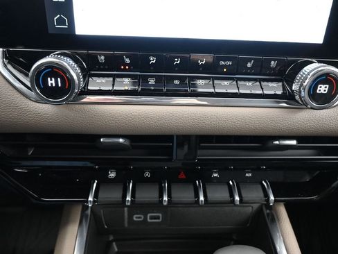 New 2026 GMC Canyon Denali w/ LPO, Denali Black Edition image 18