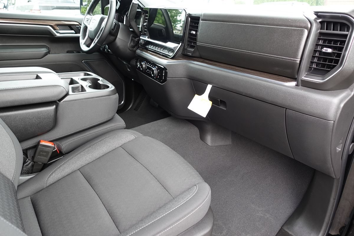 Used 2024 Chevrolet Silverado 1500 LT AWD/4WD image 34