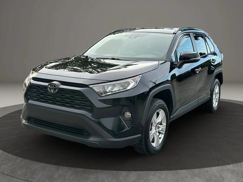 Used 2021 Toyota RAV4 XLE FWD image 7