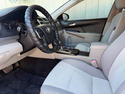 Used 2014 Toyota Camry LE FWD image 11