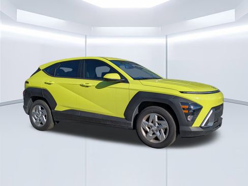Certified 2025 Hyundai Kona SE image 2