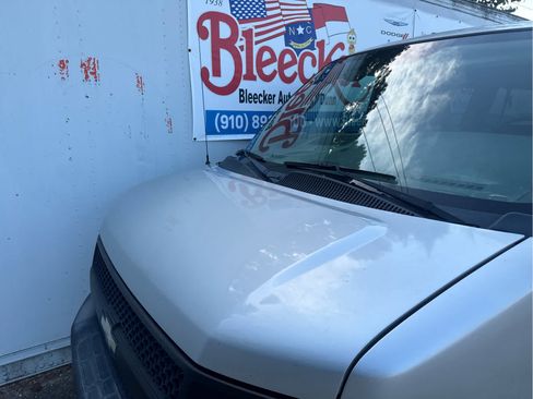 Used 2010 Chevrolet Express 3500 LS RWD image 9