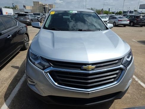 Used 2021 Chevrolet Equinox LT w/ Driver Convenience Package image 8
