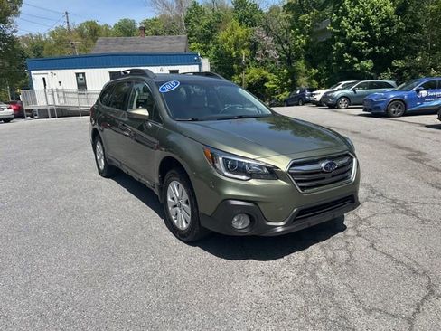 Used 2019 Subaru Outback 2.5i Premium AWD/4WD image 1