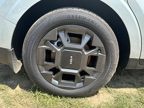 New 2025 Kia Carnival SX FWD image 16