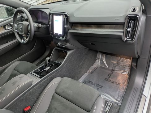 Certified 2023 Volvo C40 P8 Recharge Plus image 32