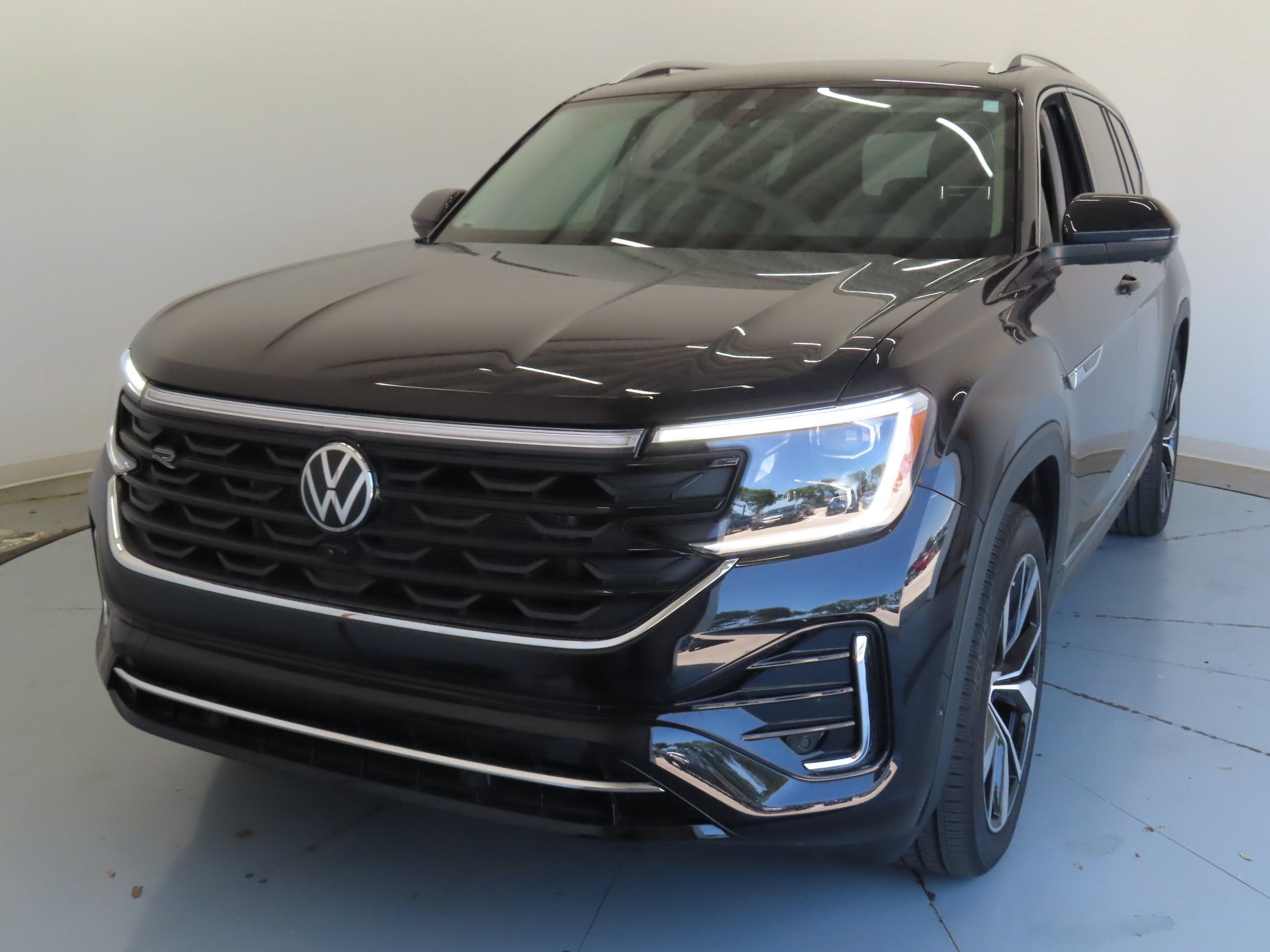 New 2025 Volkswagen Atlas SEL Premium R-Line AWD/4WD image 8
