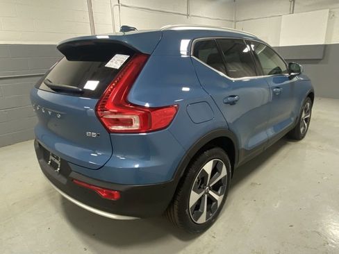 Used 2025 Volvo XC40 B5 Plus image 3