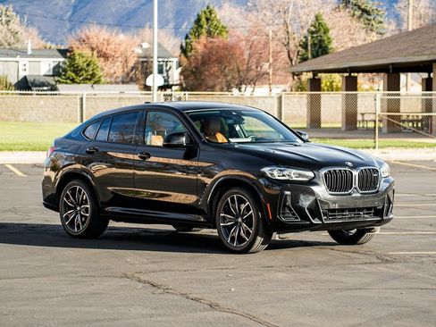 Used 2022 BMW X4 M40i w/ Premium Package image 3