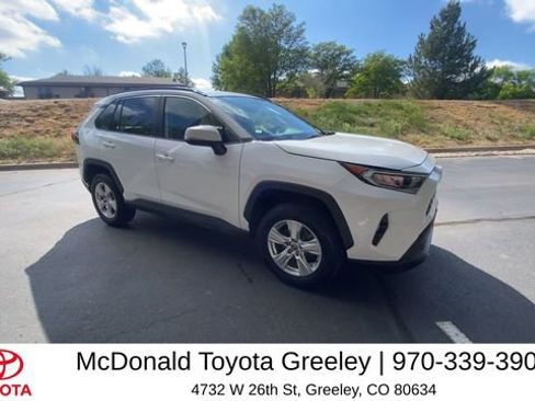 Used 2021 Toyota RAV4 XLE AWD/4WD image 3