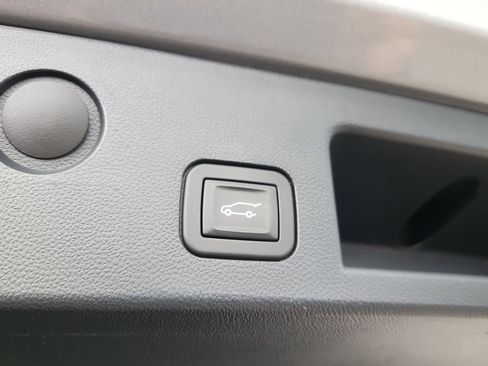Used 2025 Chevrolet Equinox RS AWD/4WD image 12