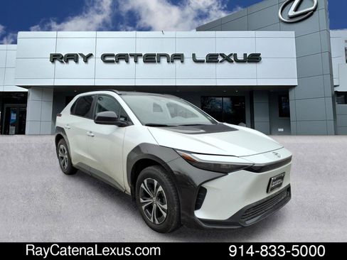 Used 2025 Toyota bZ4X AWD w/ Weather Package image 2