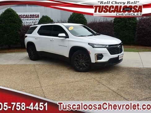 Used 2023 Chevrolet Traverse RS FWD image 1