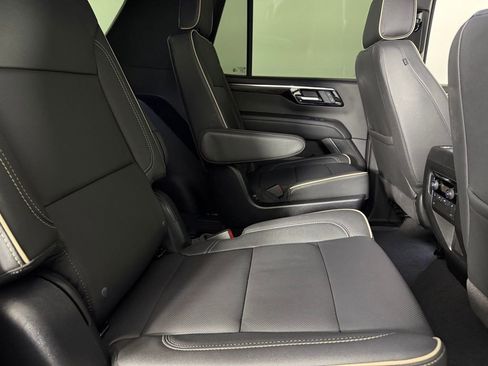 Used 2025 Chevrolet Tahoe Premier AWD/4WD image 32