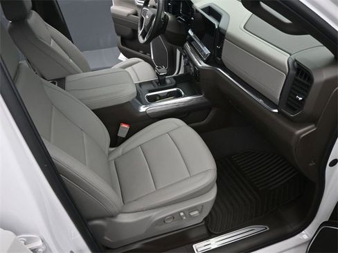 Used 2025 Chevrolet Silverado 1500 LTZ image 17