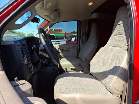 Used 2024 GMC Savana 3500 Extended RWD image 13