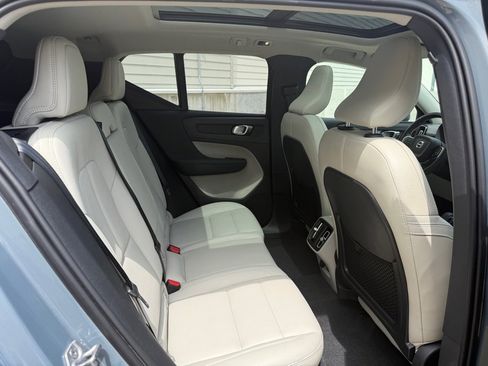 Used 2021 Volvo XC40 T5 Momentum w/ Premium Package AWD/4WD image 25