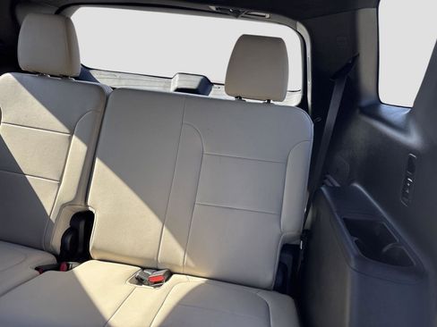 Used 2023 Chevrolet Traverse Premier AWD/4WD image 21