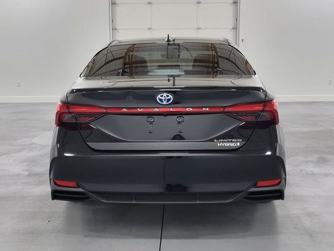 Used 2020 Toyota Avalon Limited image 8