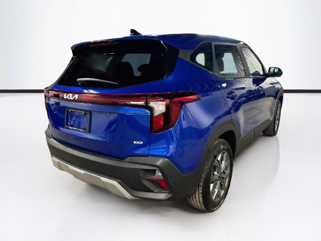 Used 2024 Kia Seltos LX AWD/4WD image 7