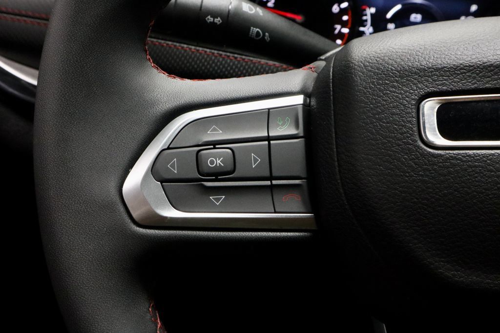 Used 2025 Jeep Compass Trailhawk AWD/4WD image 26