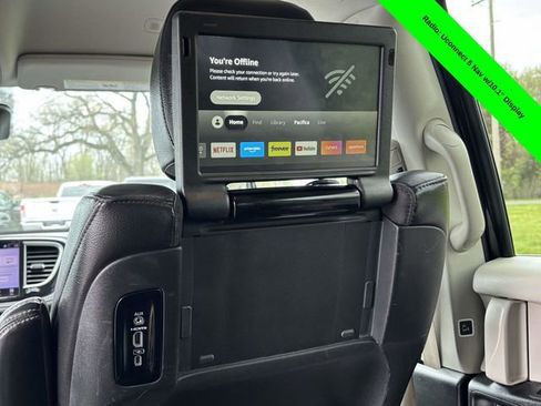Used 2022 Chrysler Pacifica Touring-L w/ Uconnect Theater Family Group FWD image 30