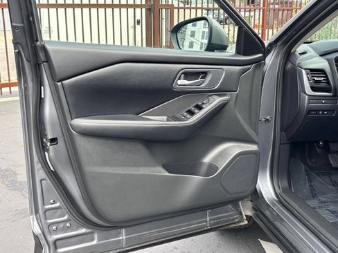 Used 2025 Nissan Rogue SV FWD image 18
