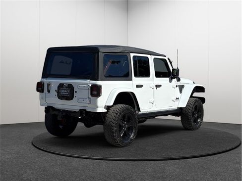 Used 2021 Jeep Wrangler Unlimited Sahara w/ Altitude AWD/4WD image 9