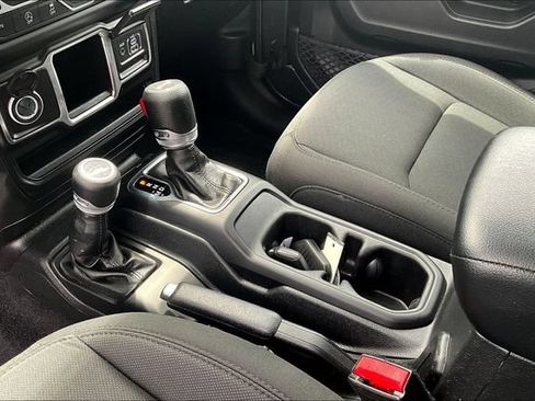 Used 2023 Jeep Wrangler Unlimited Sport AWD/4WD image 17