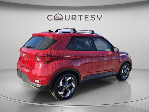 Used 2022 Hyundai Venue Limited FWD image 5