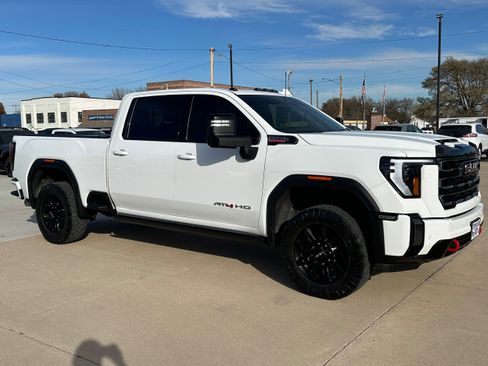 Used 2024 GMC Sierra 2500 AT4 w/ AT4 Premium Plus Package image 8