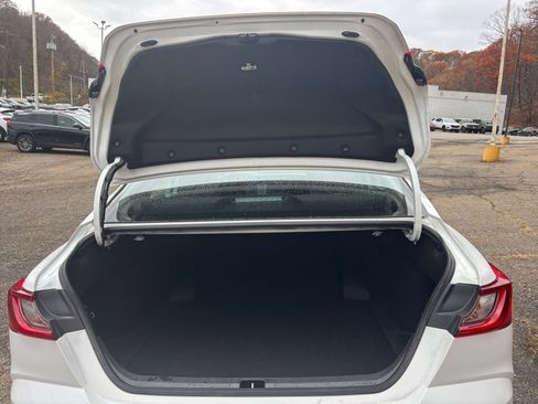 Used 2025 Toyota Camry LE image 30