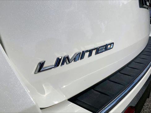 Used 2021 Ford Explorer Limited w/ Equipment Group 301A RWD image 10