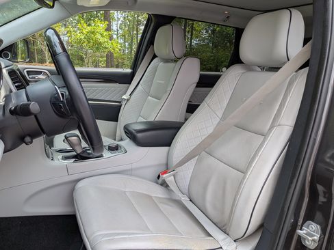 Used 2017 Jeep Grand Cherokee Summit AWD/4WD image 5