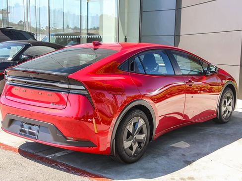 Used 2024 Toyota Prius Prime SE image 6