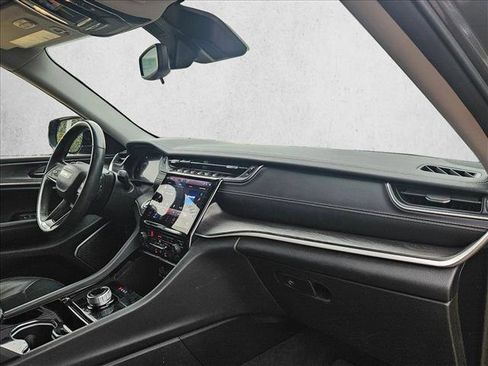 Used 2022 Jeep Grand Cherokee L Limited image 18