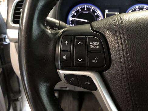 Used 2018 Toyota Highlander XLE image 6