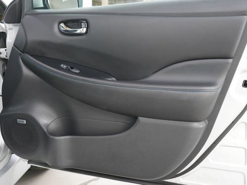 Used 2018 Nissan Leaf SL w/ SL Technology Package FWD image 9