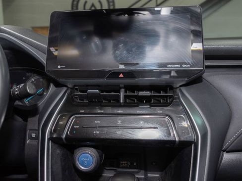 Used 2022 Toyota Venza Limited image 13