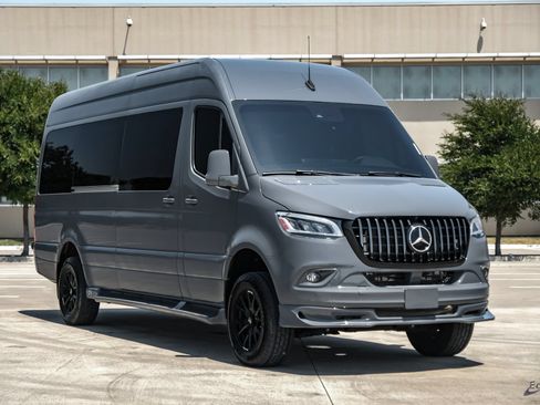 Used 2022 Mercedes-Benz Sprinter 2500 image 22