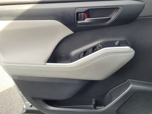 Certified 2024 Toyota Highlander LE image 25