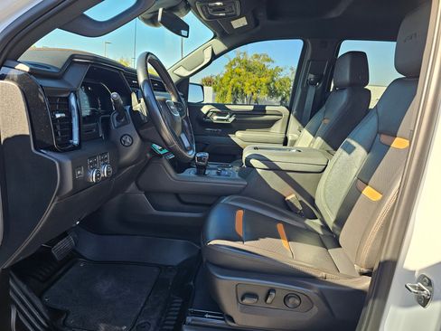 Used 2022 GMC Sierra 1500 AT4 w/ AT4 Preferred Package image 11